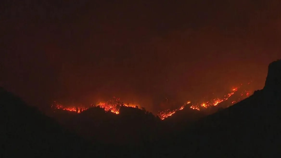 Νέα νύχτα αγωνίας στην Ρόδο - Πως εξελίσσεται η πυρκαγιά; 