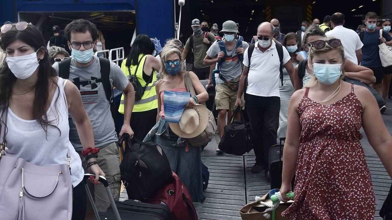 Σε έξαρση ο κορωνοϊός: Τετραπλασιάστηκαν οι νοσηλείες 