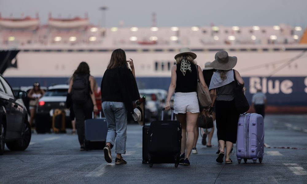 «Γονατίζει» τους Έλληνες η ακρίβεια - Ένας στους δύο  δεν θα κάνει φέτος διακοπές