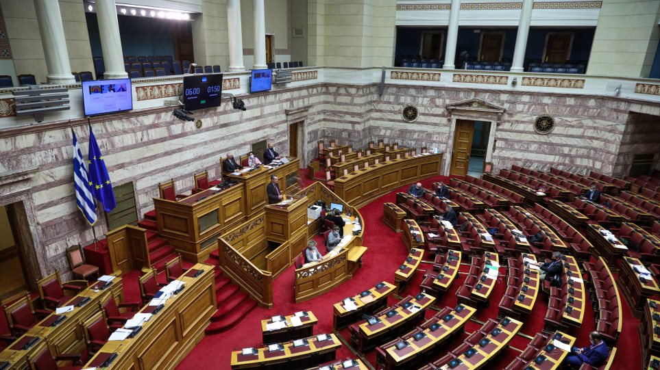Στα άκρα η σύγκρουση κυβέρνησης και ΣΥΡΙΖΑ με φόντο την Παιδεία και τις Πανελλαδικές