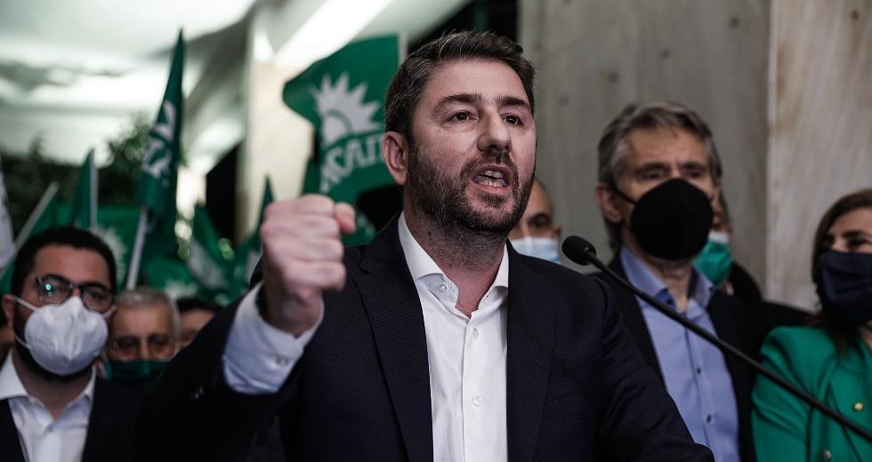 Τα αλλάζει όλα ο Ανδρουλάκης - Ο συμβολισμός των πρώτων δηλώσεων
