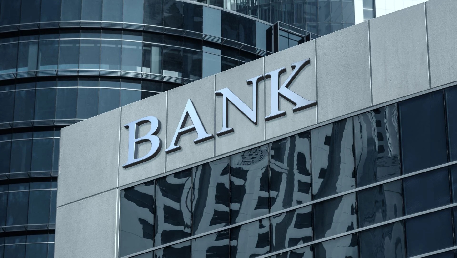 JP Morgan: Ανεβάζει τον πήχη για τις ελληνικές τράπεζες – Οι νέες τιμές στόχοι