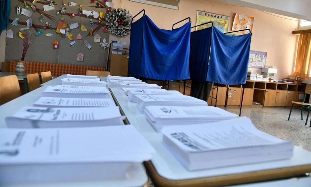 Νέα σενάρια για αλλαγή του εκλογικού νόμου - Τι απαντά η κυβέρνηση;