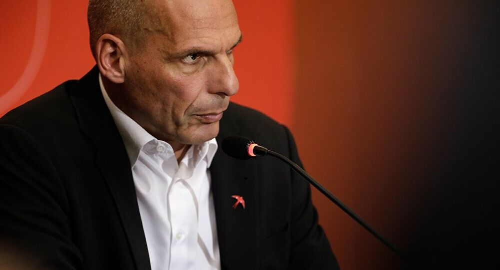 Επιμένει ο Βαρουφάκης: ''Αν είχαμε βγει από το ευρώ, σήμερα θα ήμασταν πολύ καλύτερα''