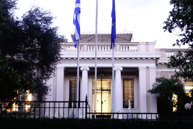 Κανένα άγχος στο Μαξίμου για τα κόμματα Σαμαρά και Τσίπρα - Που ποντάρουν; 