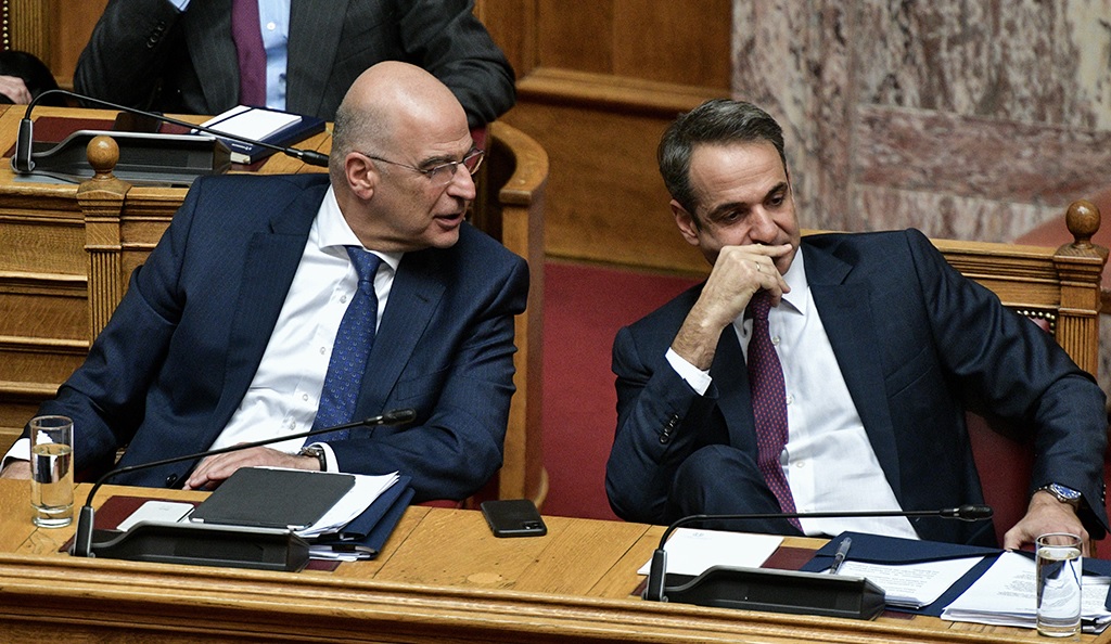 "Ρωγμές" στη κυβέρνηση μετά το "μπάχαλο" με τον Άγνωστο Στρατιώτη 