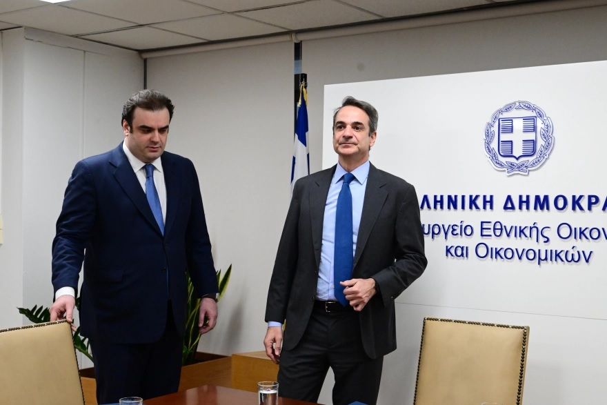 Γιατί το Μαξίμου τα βρίσκει ''σκούρα'' στην οικονομία