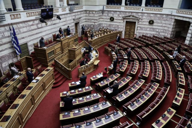 Την άρση της ασυλίας του Κώστα Μπάρκα ψήφισε η Βουλή