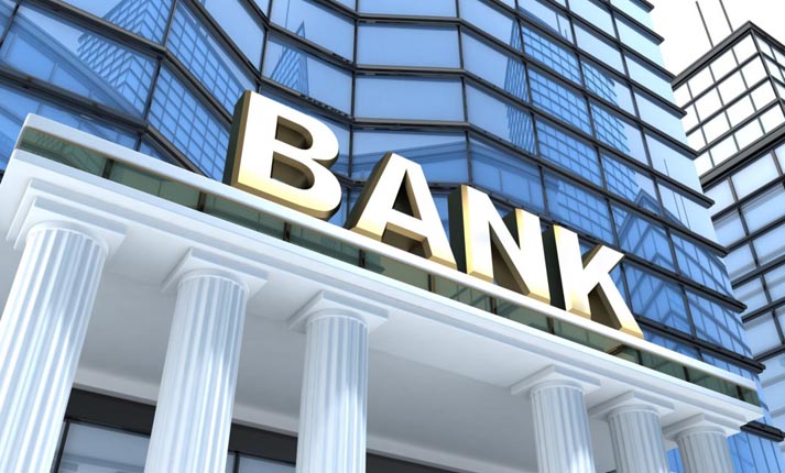 Σε τι έδωσαν τα «χέρια» Σταϊκούρας και τράπεζες για ρυθμίσεις και επιτόκια;