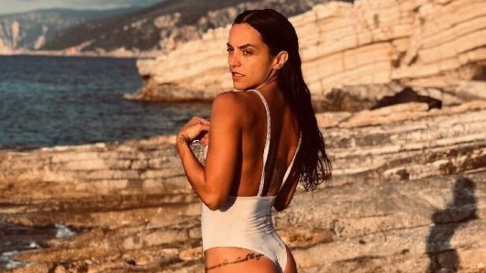 Η Καρολίνα Καλύβα φωτογραφίζει την καυτή της πίσω όψη και μας αναστατώνει (pic)