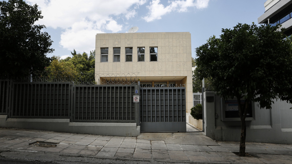 Στο Α.Τ. Ψυχικού τρεις γυναίκες για διαμαρτυρία έξω από τη ρωσική πρεσβεία