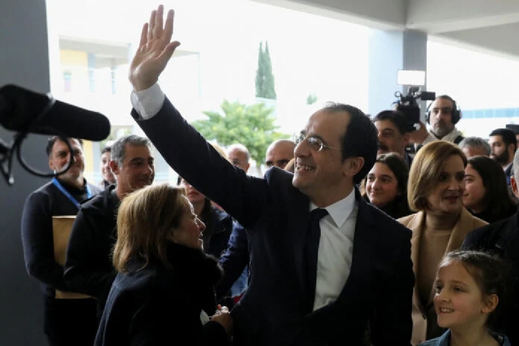 «Δύο διπλωμάτες στον δεύτερο γύρο» στην Κύπρο