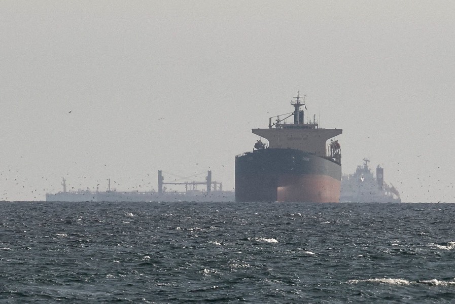 Στη «μέγγενη» τα Στενά του Ορμούζ – Θα καταφέρουν οι ΗΠΑ να τα ανοίξουν;