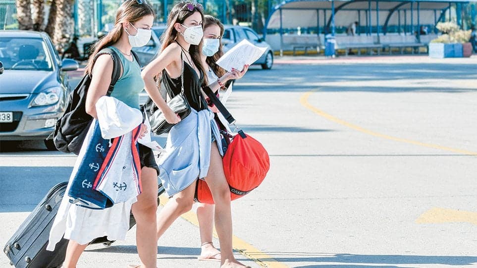 Προνόμια εμβολιασμένων: Ποιοι εξαιρούνται από τα μέτρα για τις μετακινήσεις στα νησιά; 